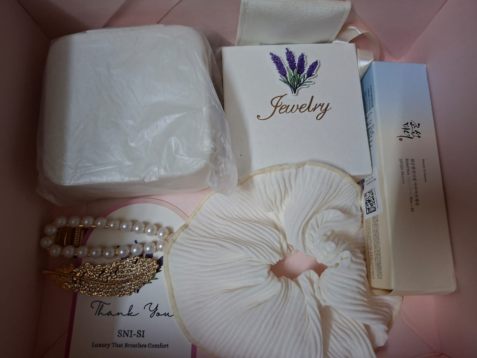 Ivory Aura Self-Care Hamper 🤍